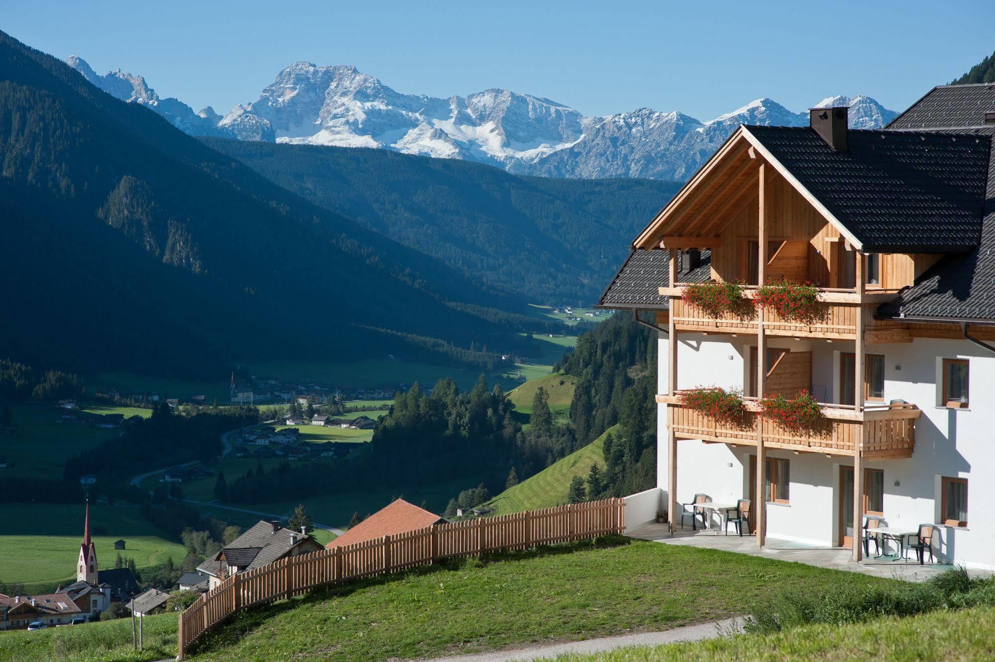 Mountain Montana Apart-hotel Santa Maddalena in Casies